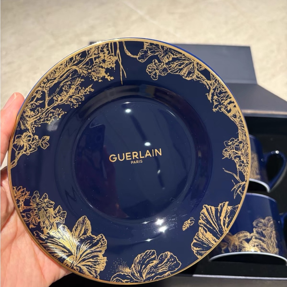 GUERLAIN Gift Porcelain Cups with Saucer Set - Picture 5 of 11